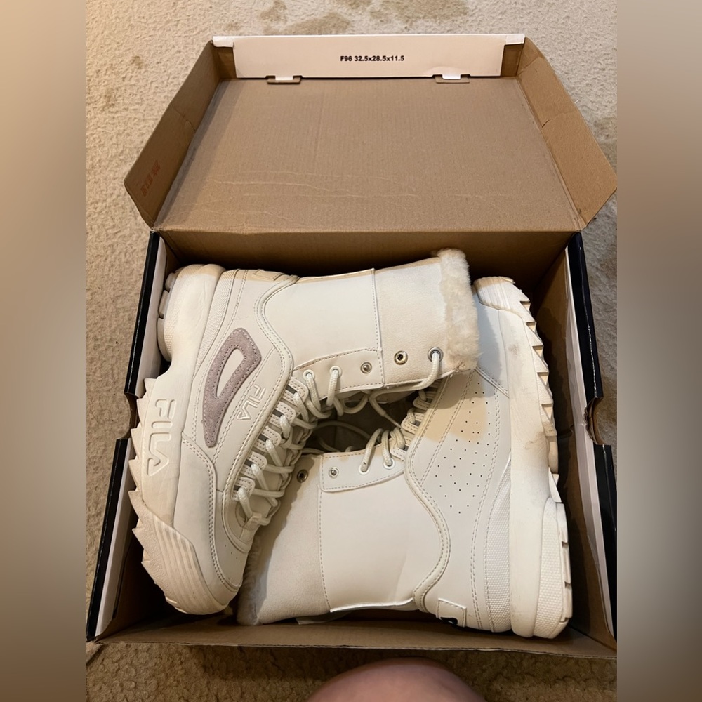 Fila Distruptor Shearling Lined Sneaker Snow Boot White 7.5 Women’s